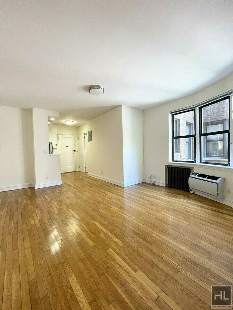 York Avenue - Photo 0