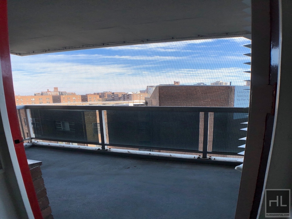 Queens Boulevard - Photo 2