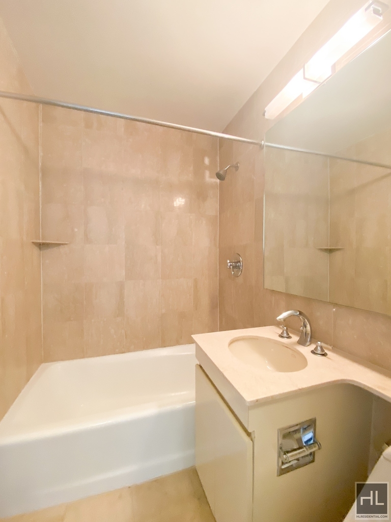 East 63 Street - Photo 5