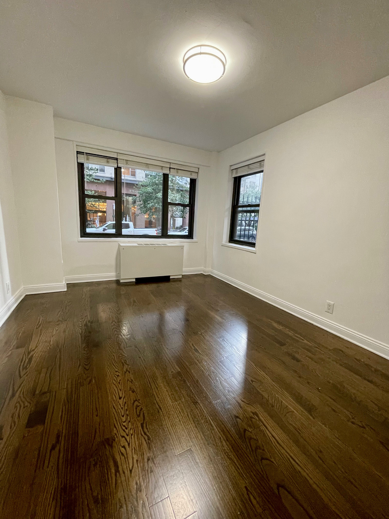 East 56th Street - Photo 5