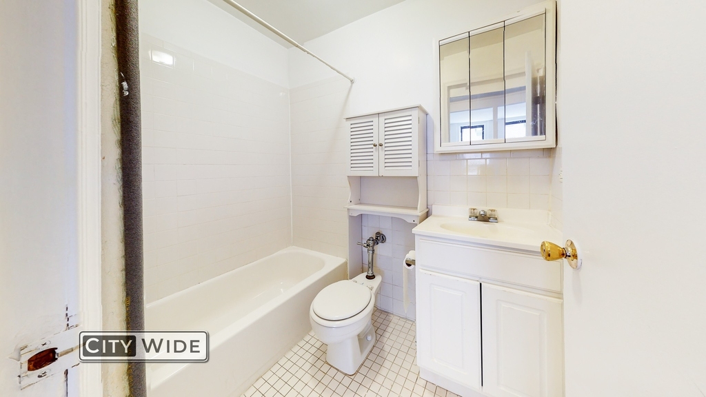 1045 Lexington Avenue - Photo 3