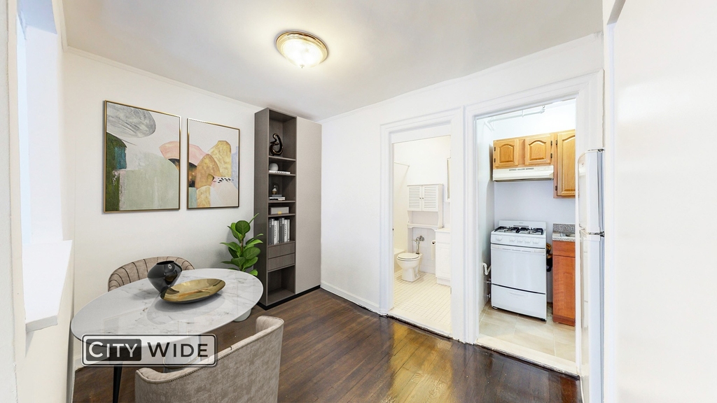 1045 Lexington Avenue - Photo 2