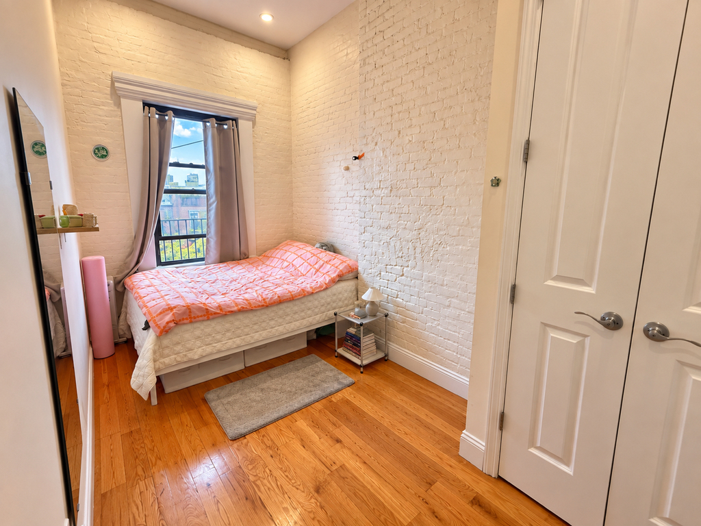 643 St Marks Place - Photo 3