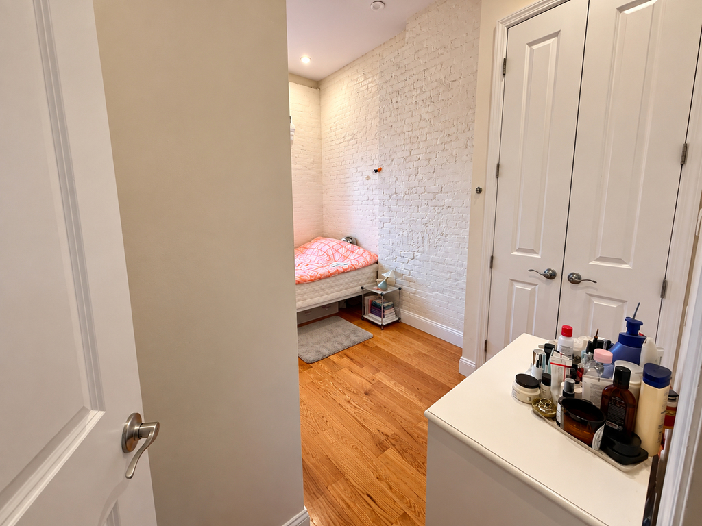 643 St Marks Place - Photo 2