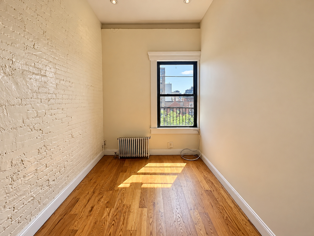 643 St Marks Place - Photo 4