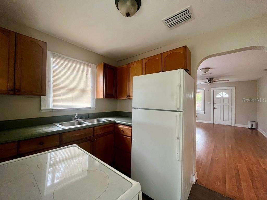 10106 N Arden Avenue - Photo 2