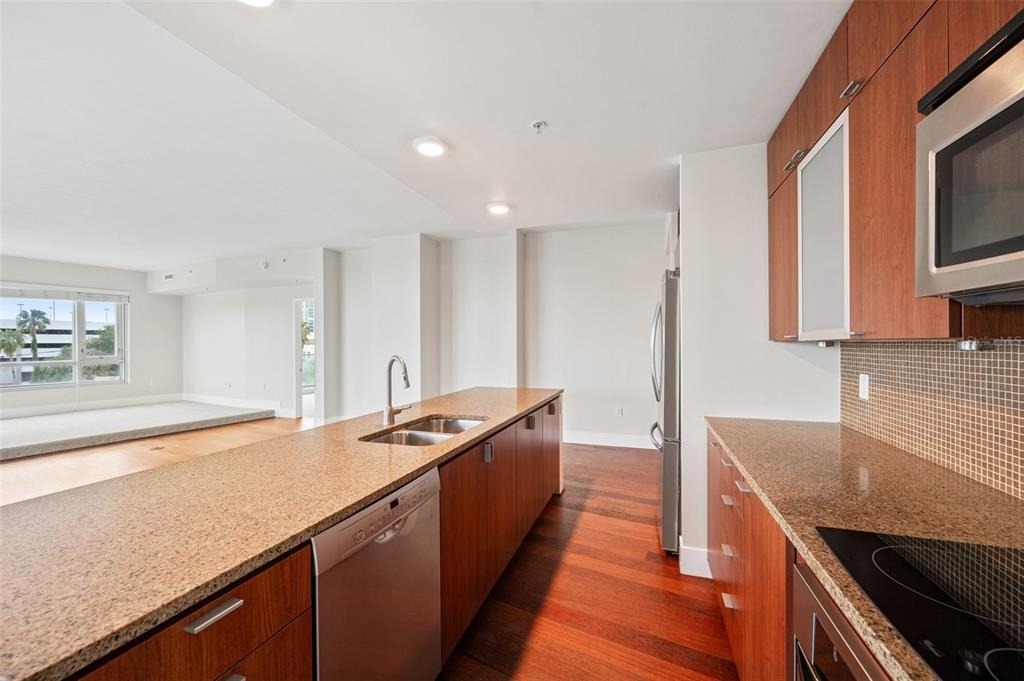 912 Channelside Drive - Photo 10