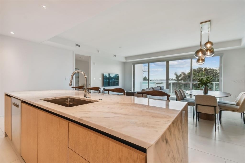 1020 Sunset Point Road - Photo 10