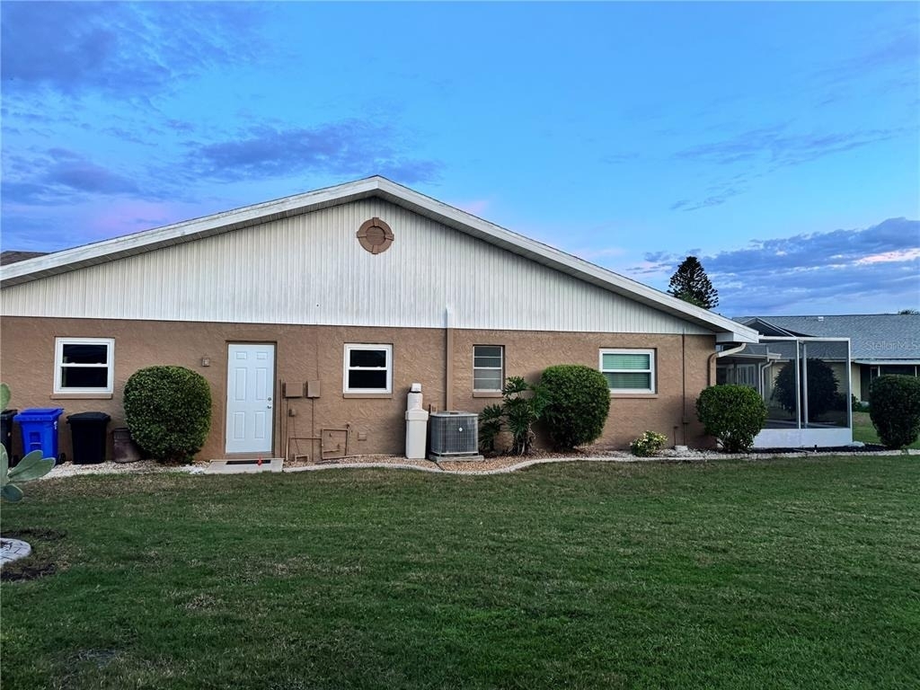 1008 Yellowbird Place - Photo 3