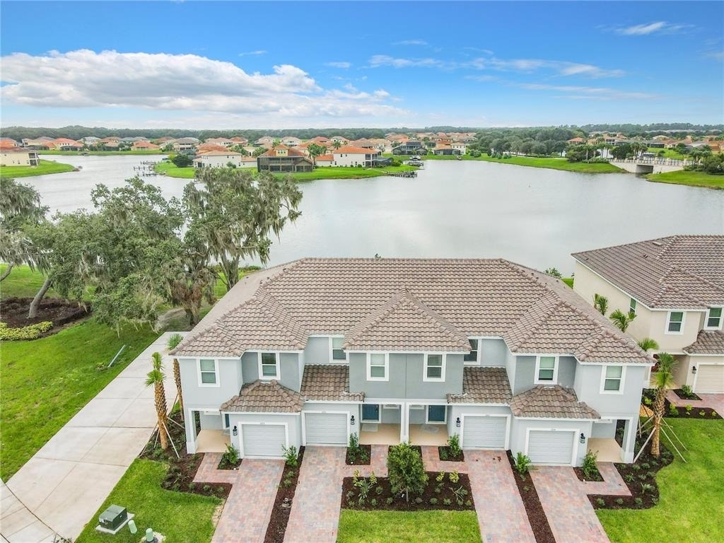 1256 Lago Vista Court - Photo 4