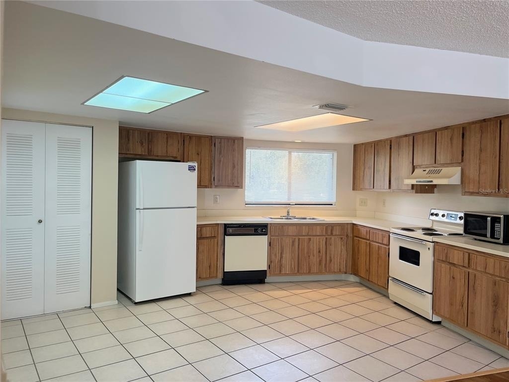 1054 Lotus Cove Court - Photo 5