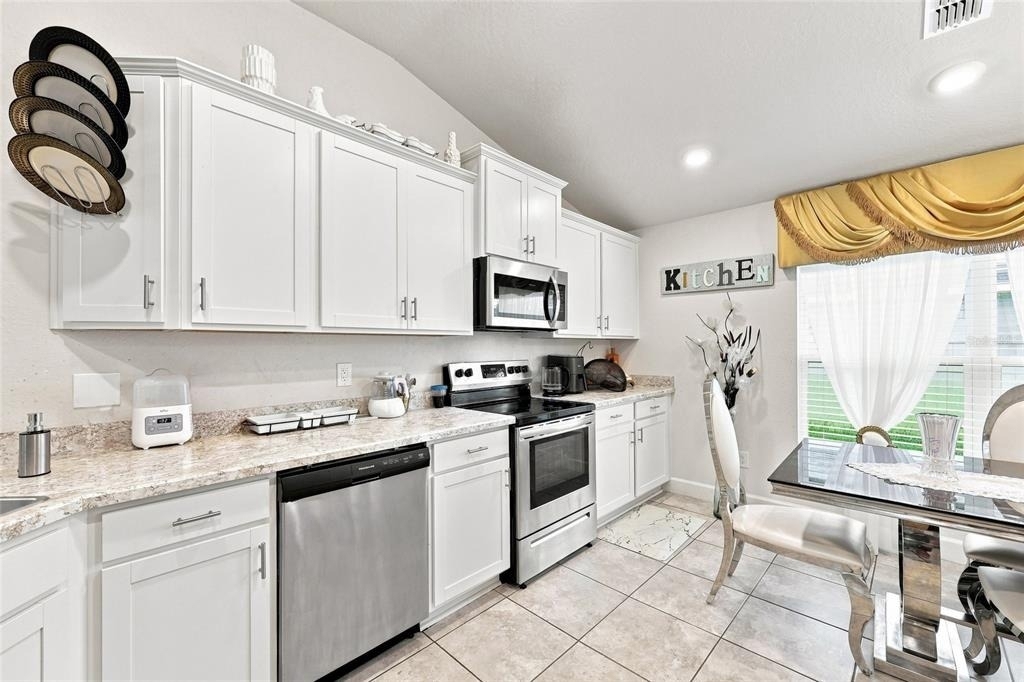 2302 Friendly Confines Loop - Photo 8