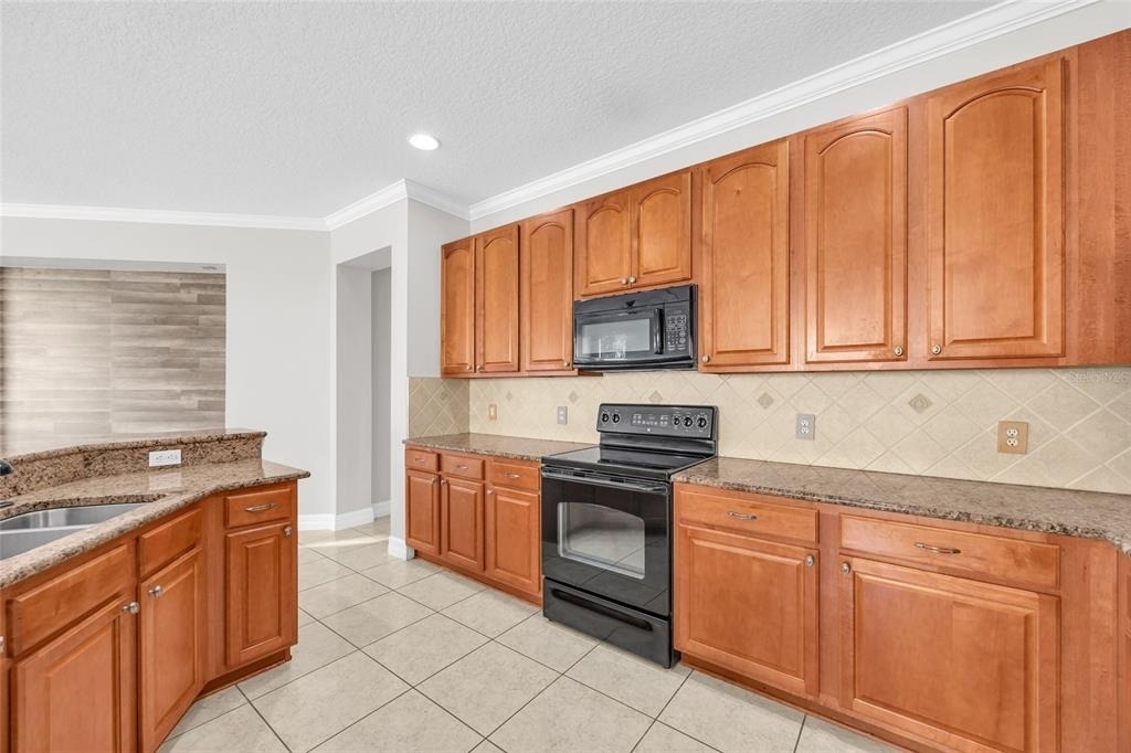 10354 Stratford Pointe Avenue - Photo 11