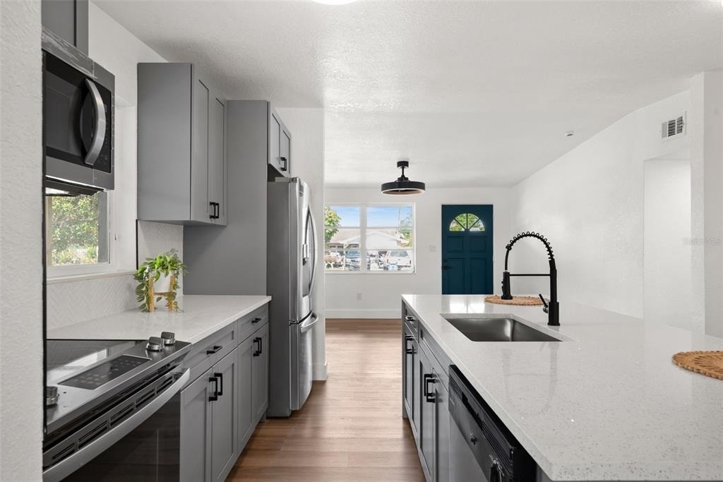 9596 Groveland Street - Photo 2