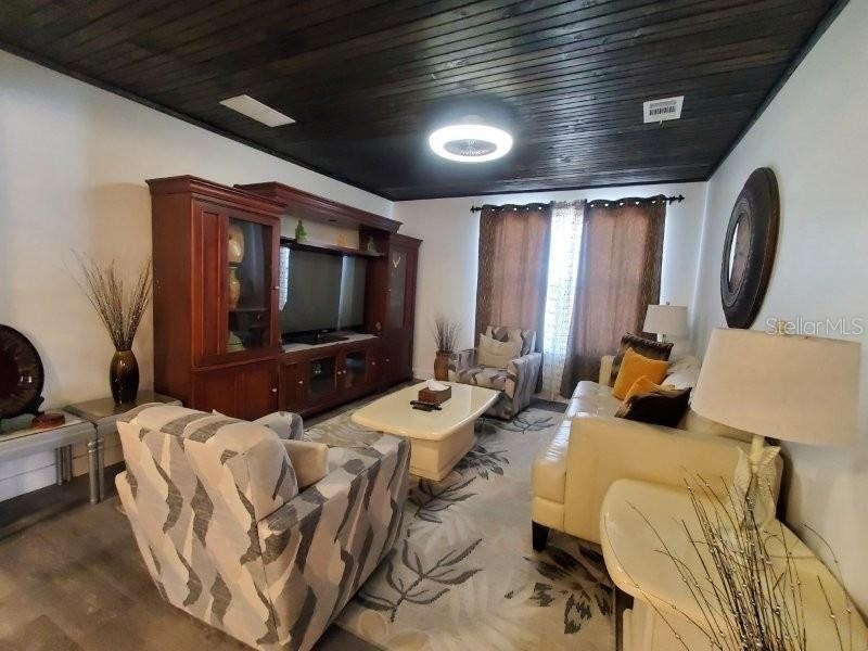 209 W Olympia Avenue - Photo 11