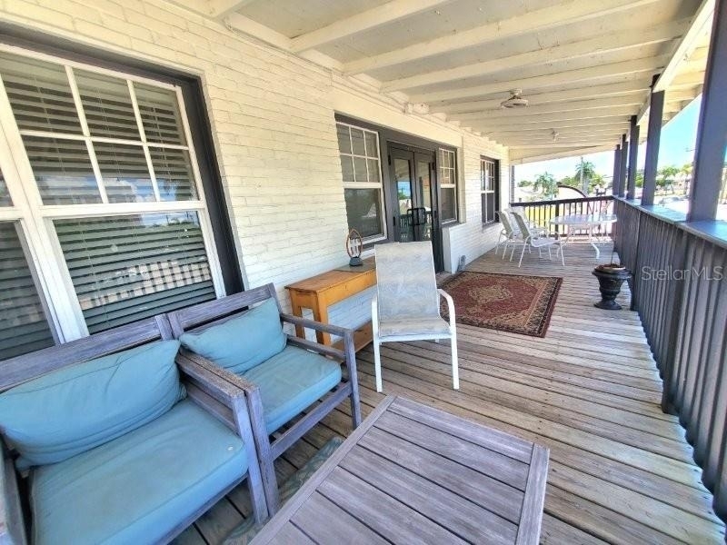 209 W Olympia Avenue - Photo 2