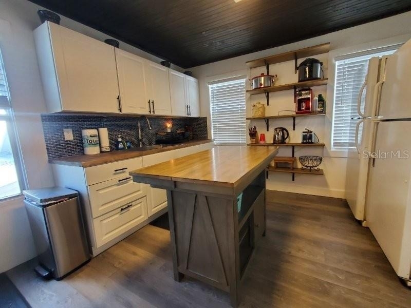 209 W Olympia Avenue - Photo 10