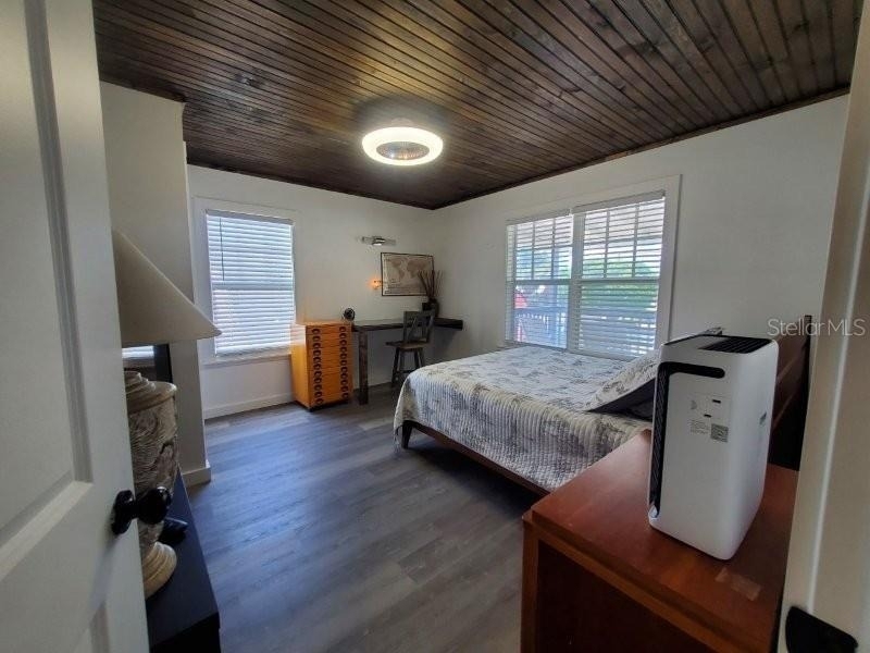 209 W Olympia Avenue - Photo 16