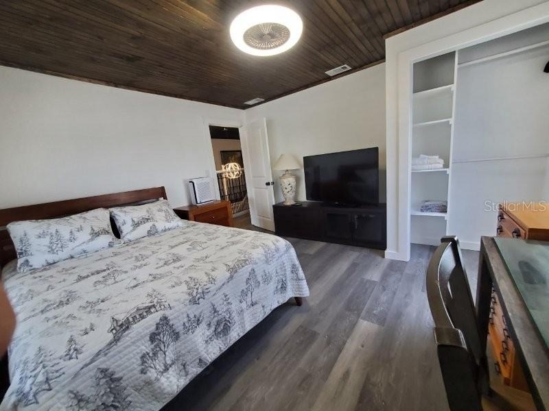 209 W Olympia Avenue - Photo 17