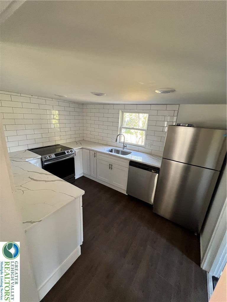 2145 Delaware Drive - Photo 5