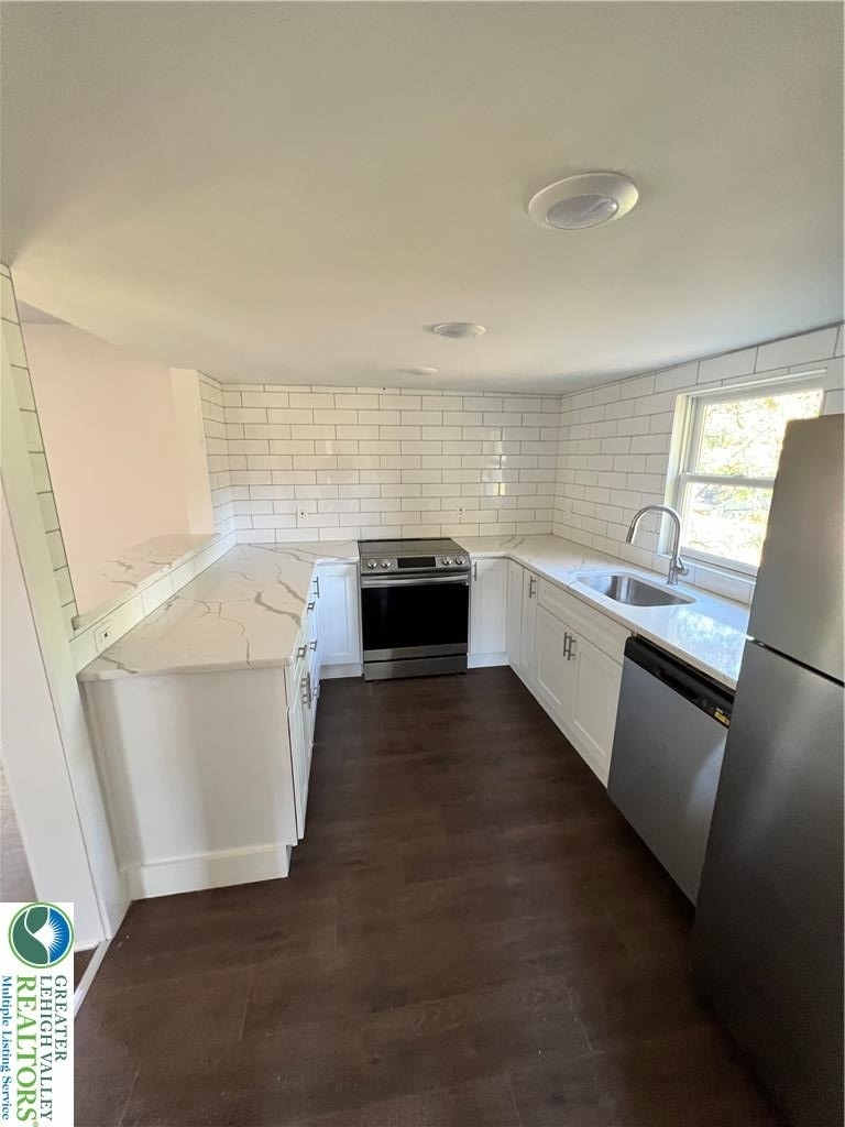2145 Delaware Drive - Photo 4