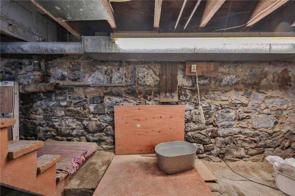 303 W Lincoln Street - Photo 32