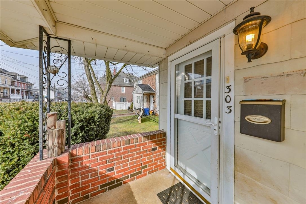 303 W Lincoln Street - Photo 3