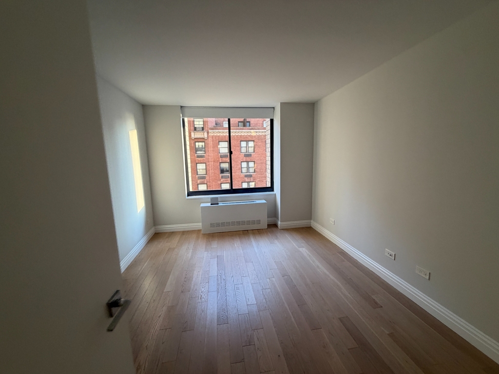 W 48TH ST (BROADWAY & 8TH AVE) - Photo 9