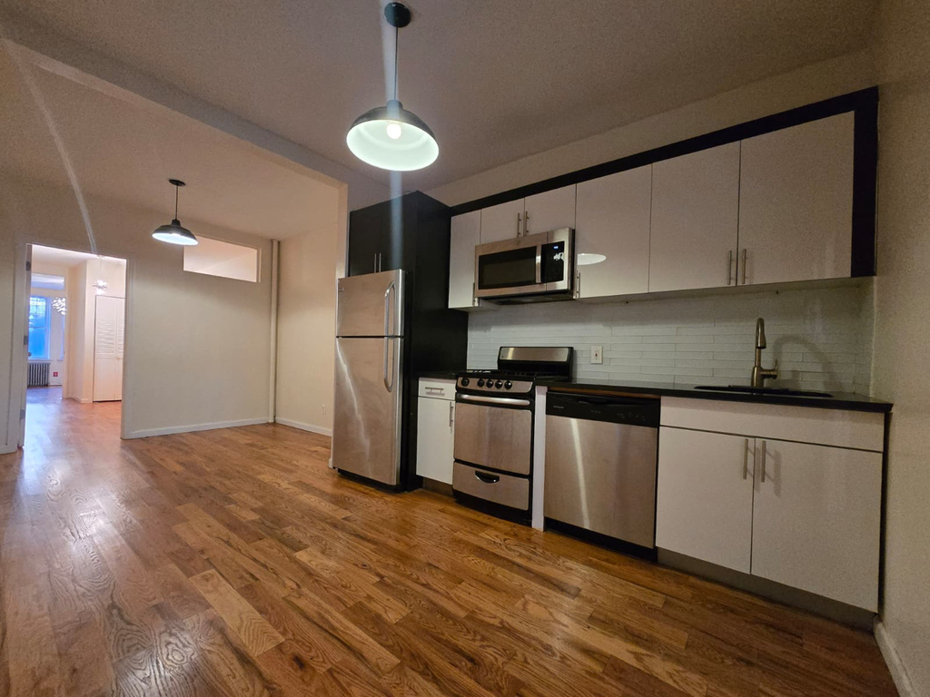 155 Bleecker Street - Photo 2