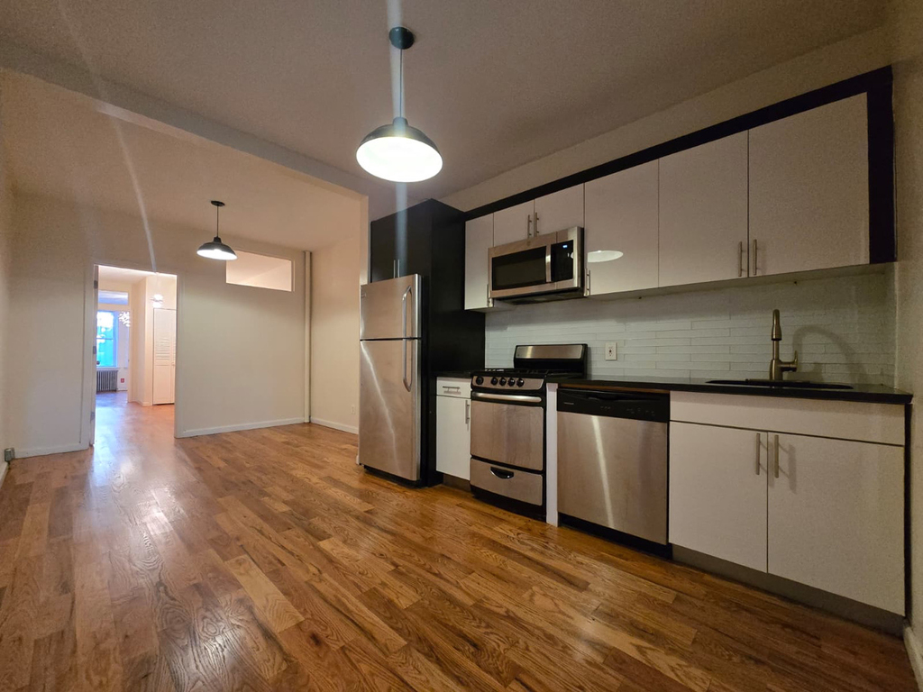 155 Bleecker Street - Photo 0