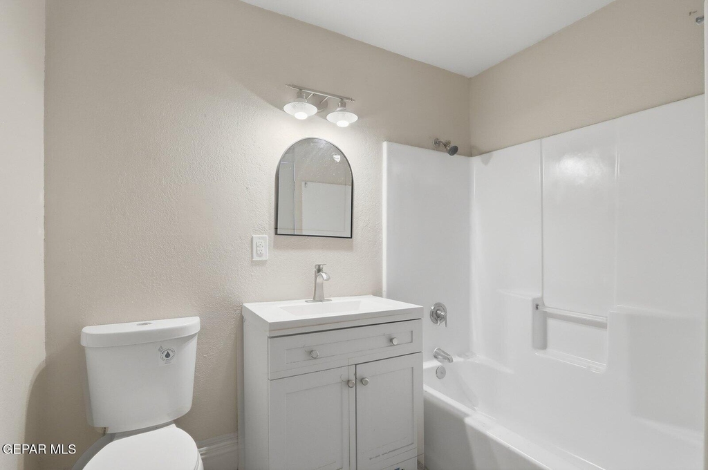 515 W Missouri Avenue - Photo 4