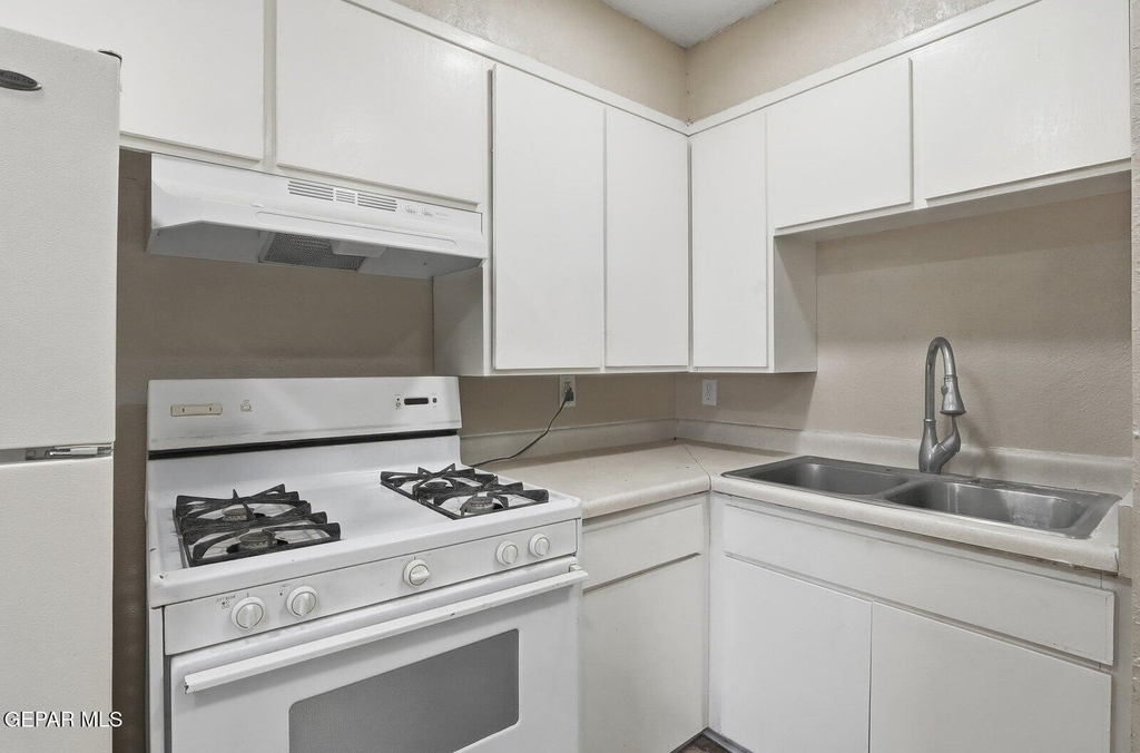 515 W Missouri Avenue - Photo 10