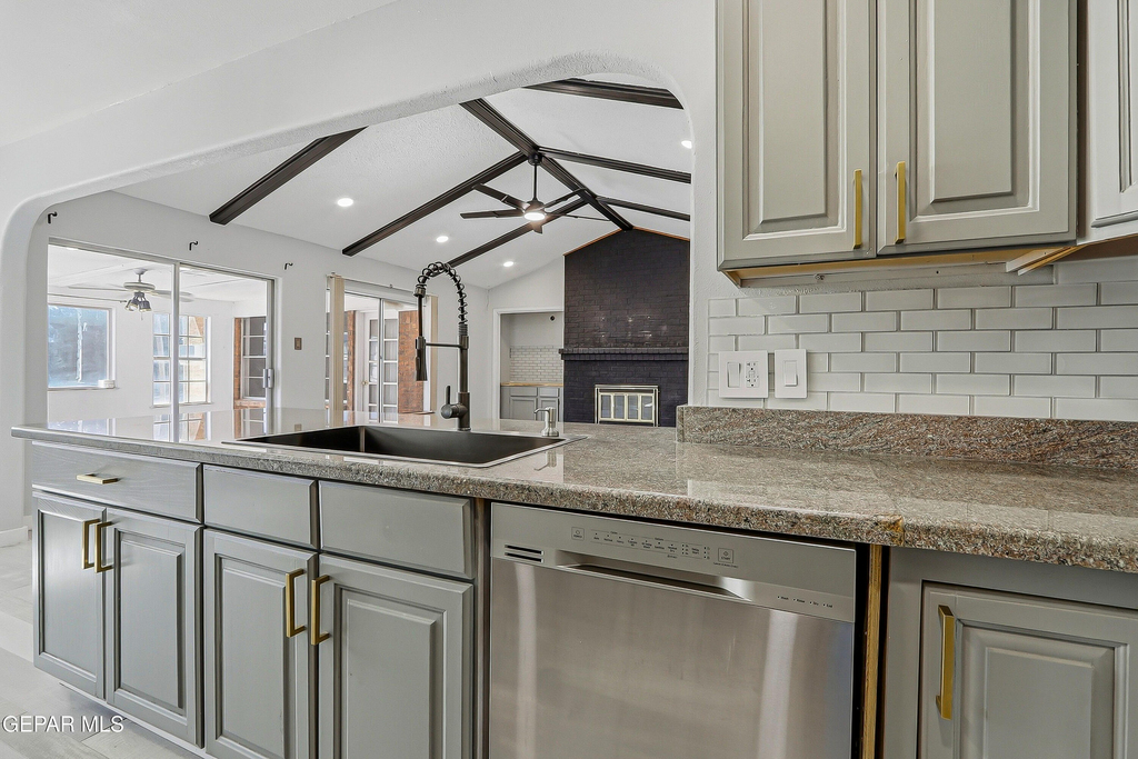 1509 Finsterwald Place - Photo 15