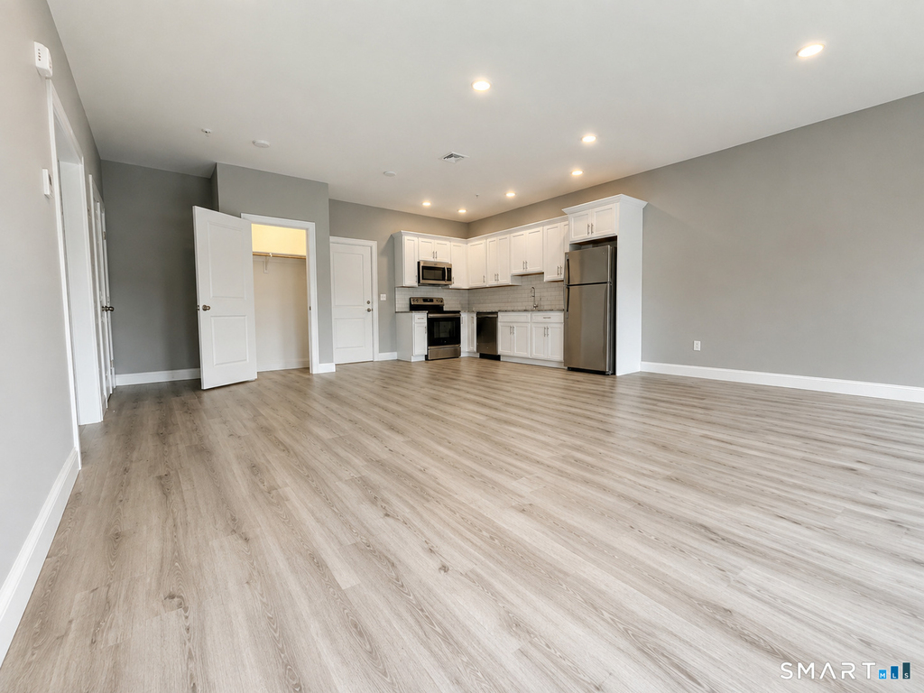 301 Bridgeport Avenue - Photo 5