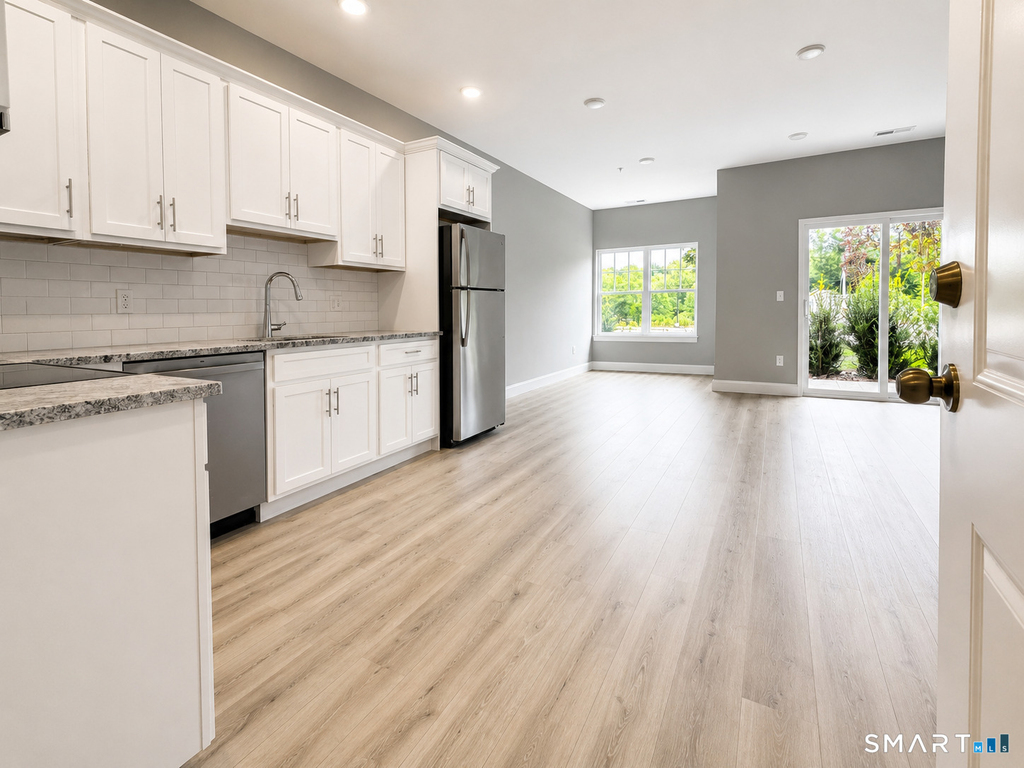 301 Bridgeport Avenue - Photo 4