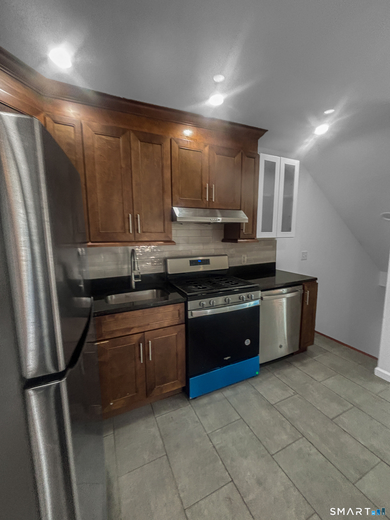 1042 Iranistan Avenue - Photo 2
