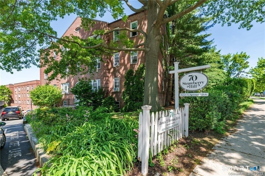 70 Strawberry Hill Avenue - Photo 0