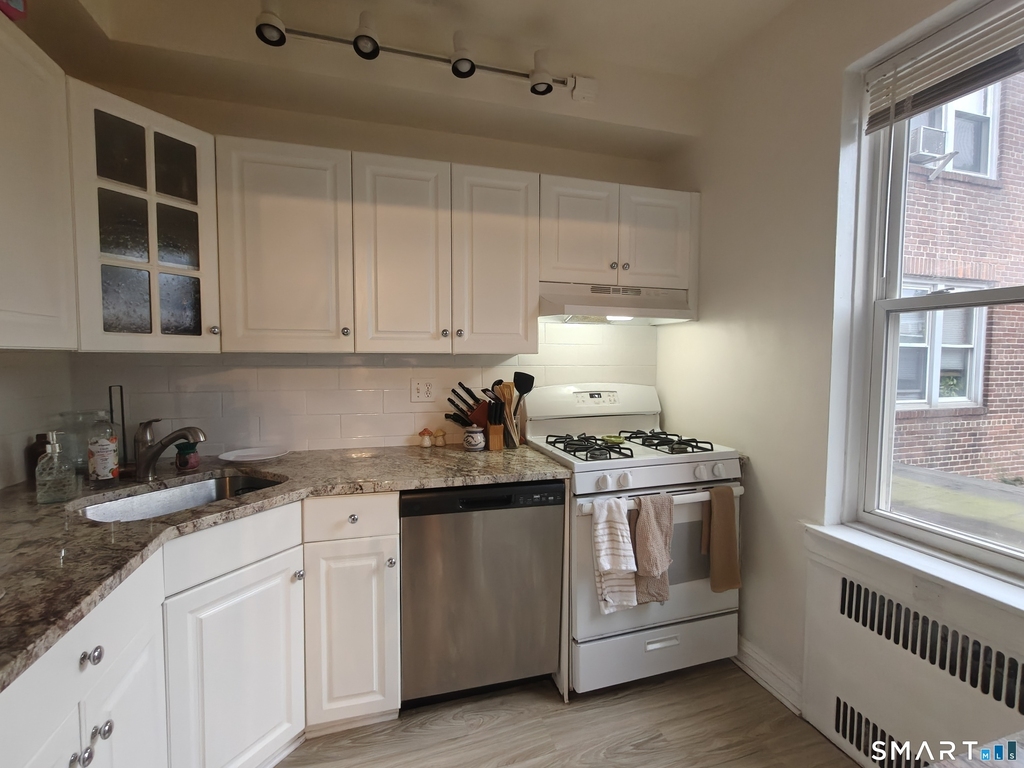 70 Strawberry Hill Avenue - Photo 7