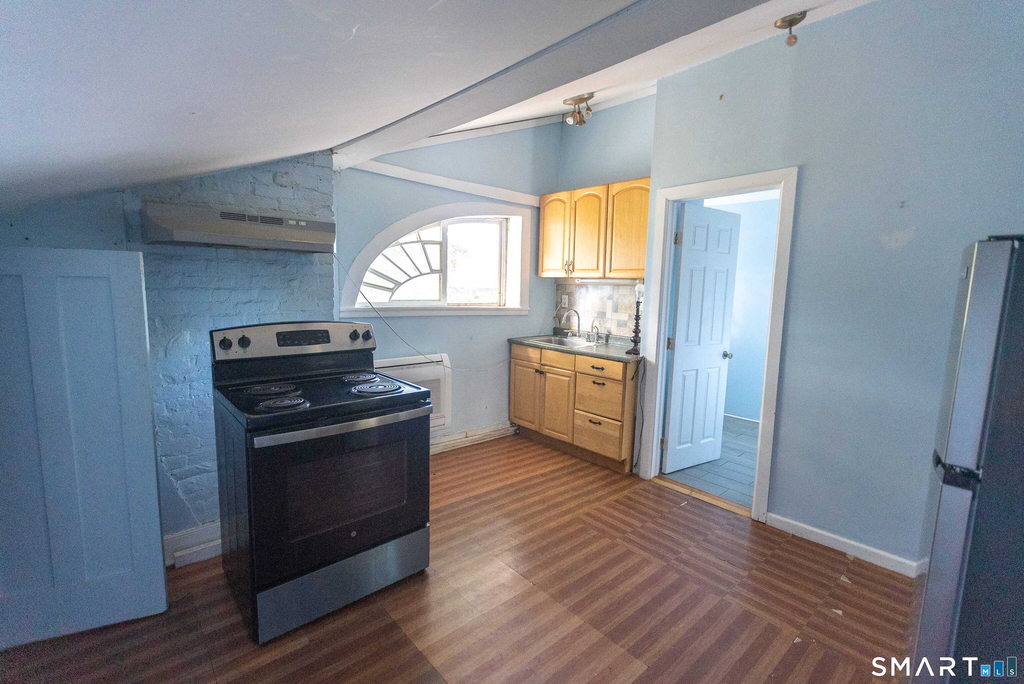 171 Broadway - Photo 10