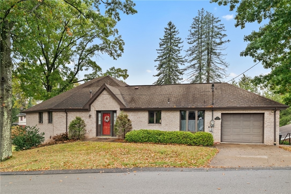 1301 Grandview Ave - Photo 1