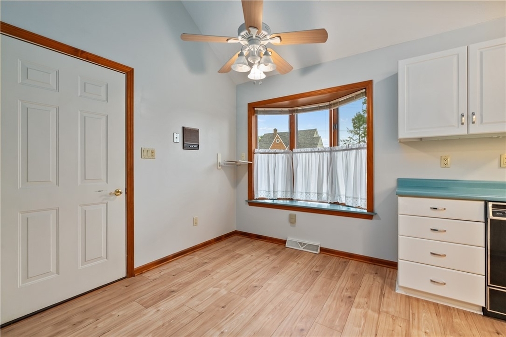 1301 Grandview Ave - Photo 2