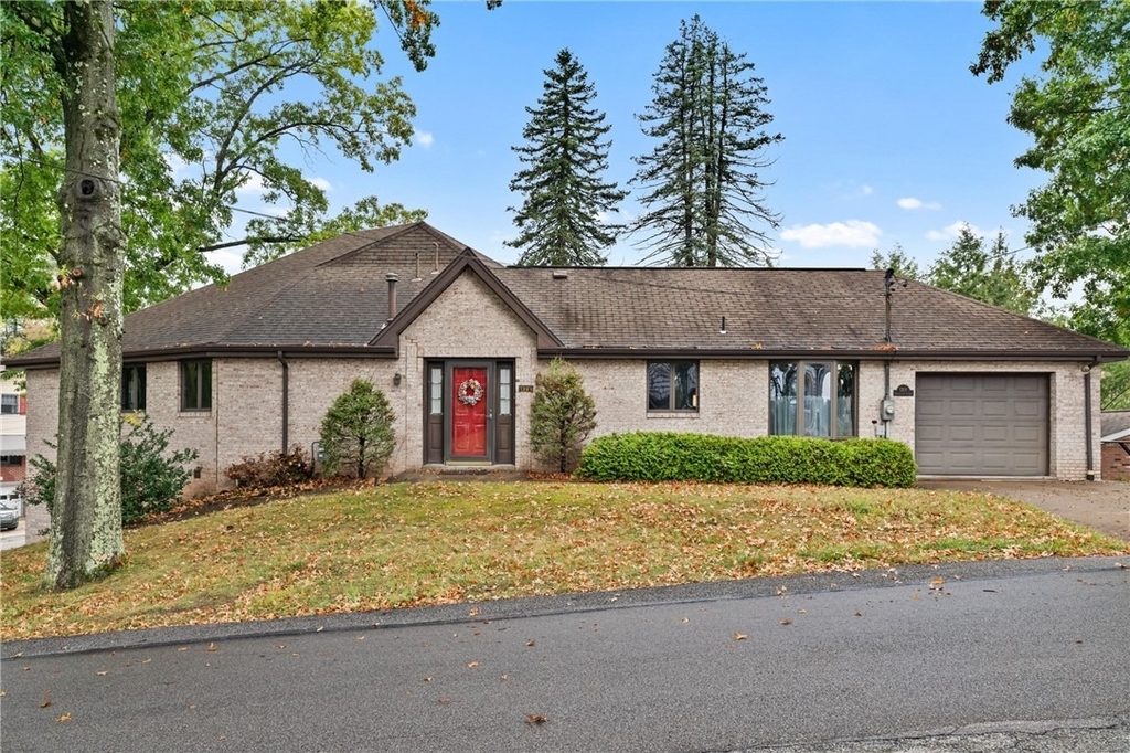 1301 Grandview Ave - Photo 0