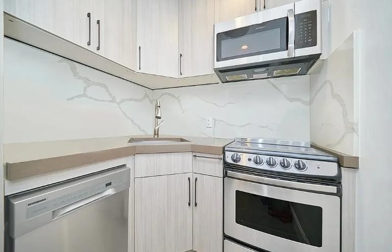 312 East 30th Street - Photo 1