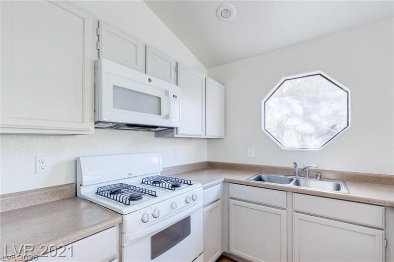 5020 S Rainbow Boulevard - Photo 17