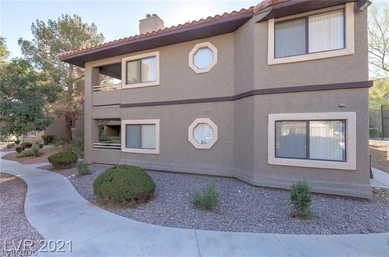 5020 S Rainbow Boulevard - Photo 1