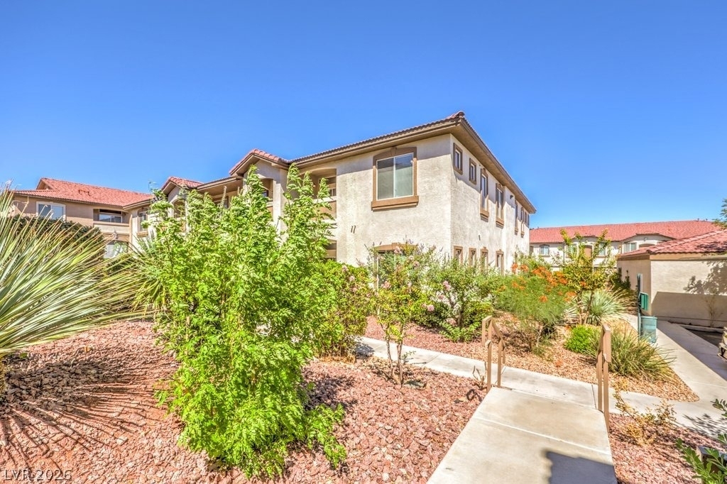 2305 W Horizon Ridge Parkway - Photo 3