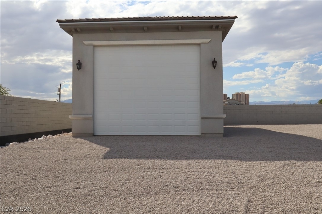 197 E Shelbourne Avenue - Photo 14