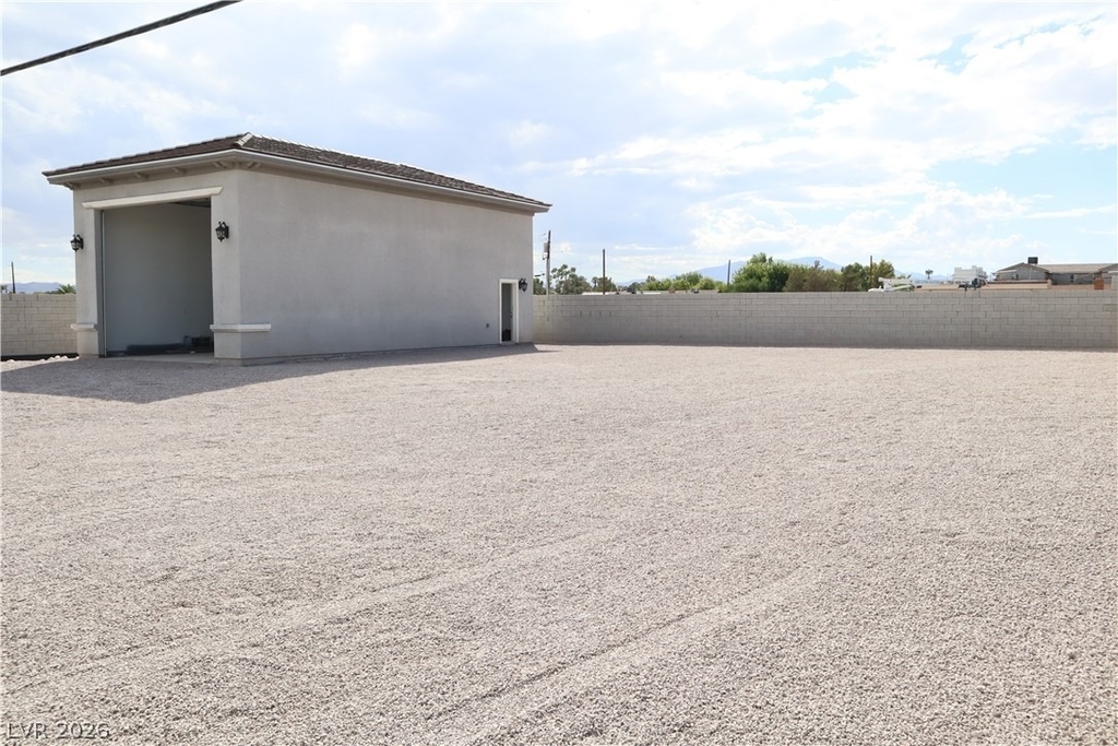 197 E Shelbourne Avenue - Photo 15