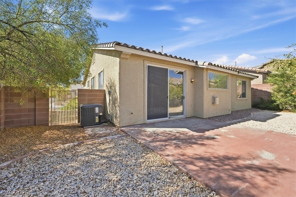 10500 Jeremy Pointe Avenue - Photo 18