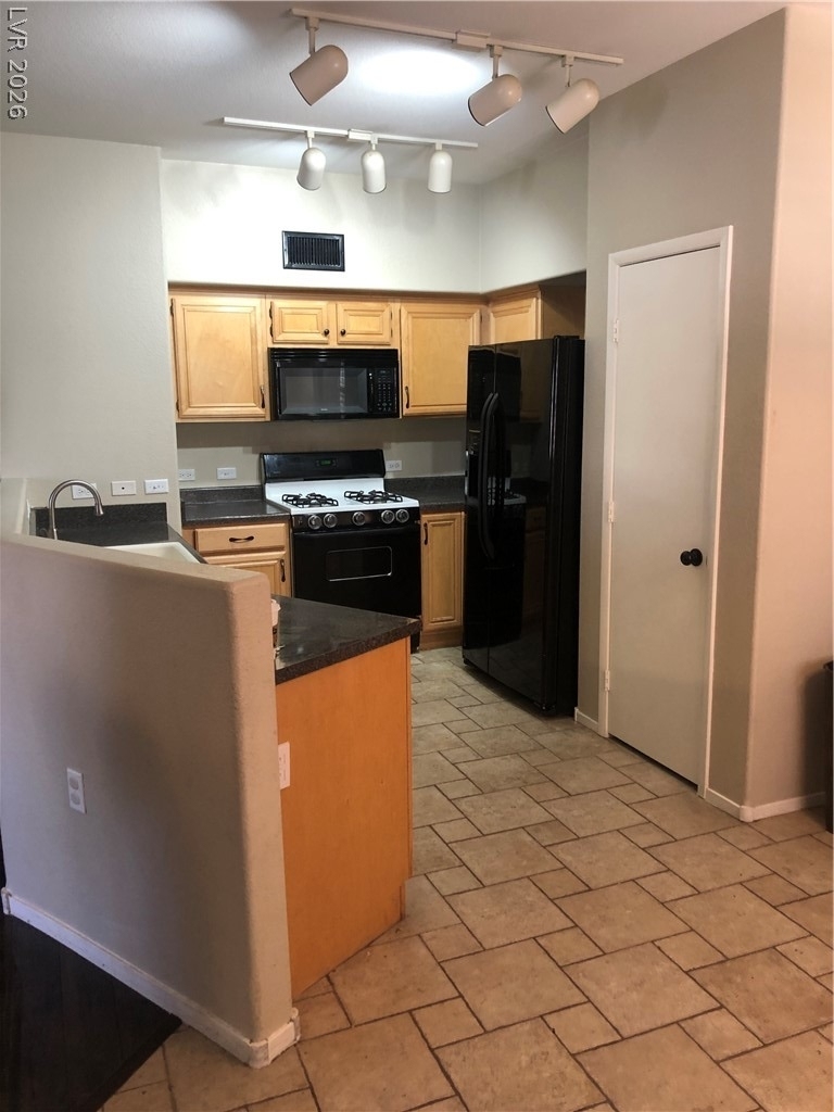 10245 S Maryland Parkway - Photo 4